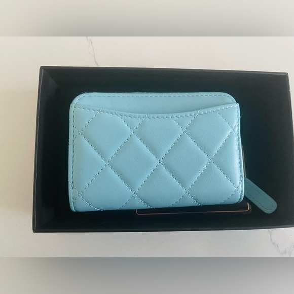 Chanel lambskin quilted zip around wallet - Picture 6 of 6